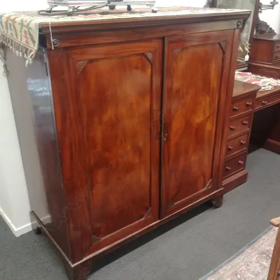 19THC MAHOGANY LINEN PRESS