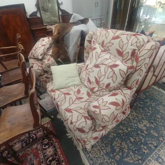 PR WHITE/RED UPHOLSTERED LOUNGE CHAIRS 