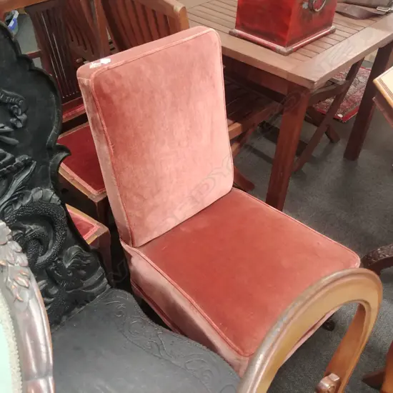 UPHOLSTERED LOUNGE CHAIR