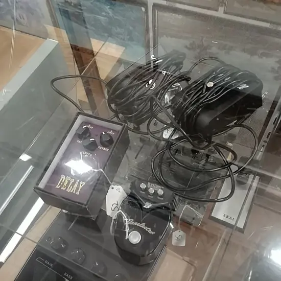 4 GUITAR PEDALS MARSHALLX2 /BELCAT DELAY+DANELECTRO