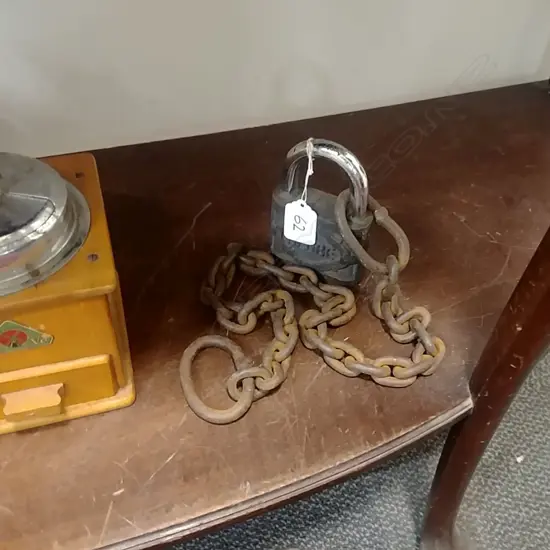 HEAVY GLOBE LOCK AND CHAIN