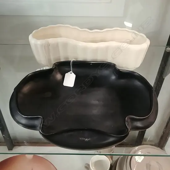 CROWN LYNN WHITEWARE VASE + BLACKCENTRAL PC IN STAND