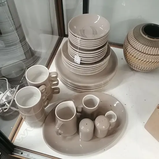 CROWN LYNN 6 PLACE SETTING, REFLECTIONS