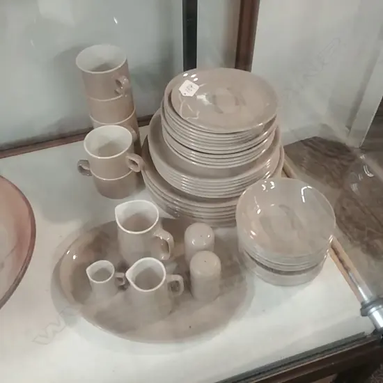 CROWN LYNN 6 PLACE SETTING, REFLECTIONS