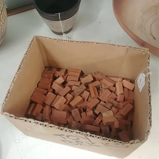 COLL. LUKE ADAMS MINIATURE BRICKS 