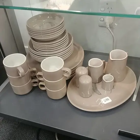 CROWN LYNN 6 PLACE SETTING, REFLECTIONS