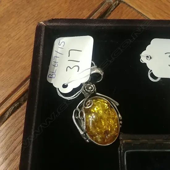ARTS & CRAFTS AMBER PENDANT SILVER FRAME