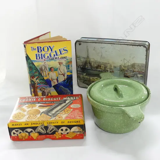 OLD GREEN ENAMEL OVEN DISH, TIN, BOXED SET, BOOK