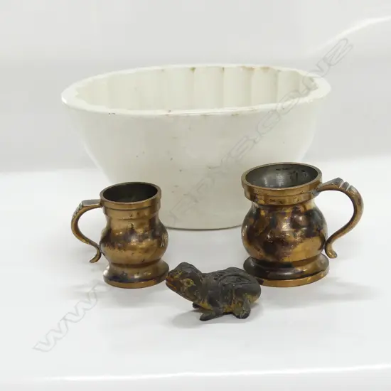 OLD JELLY MOLD, 2 BRONZE MUGS + FROG