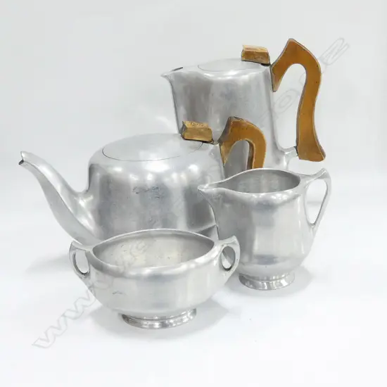 4 VINTAGE PCE PICQUOT WARE ALUMINIUM TEASET