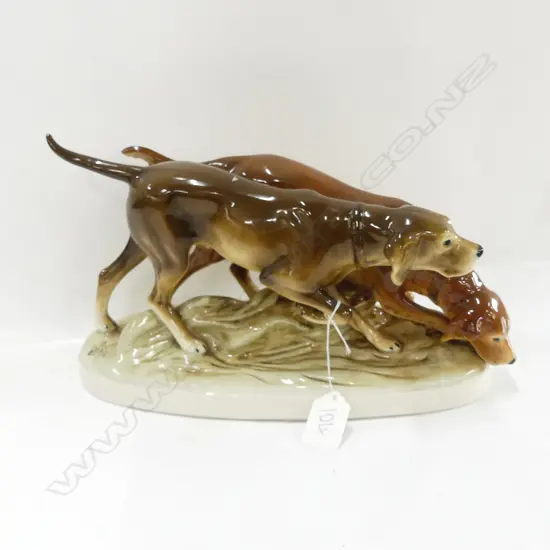 R/DUX 2 HUNTING DOGS SCULPTURE