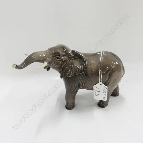 BESWICK ELEPHANT GREY. DIC LABEL