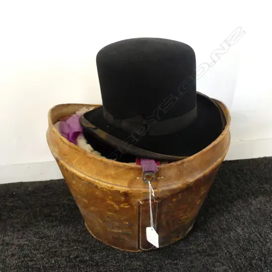 VICT TOP HAT IN LEATHER BOX