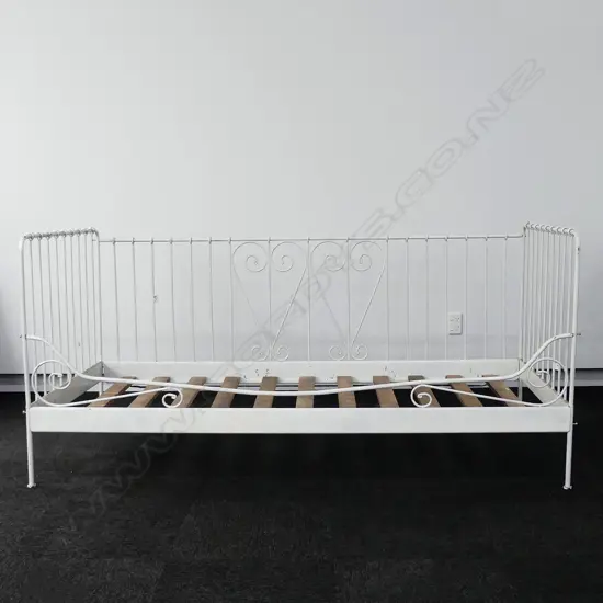 IRON DAY BED