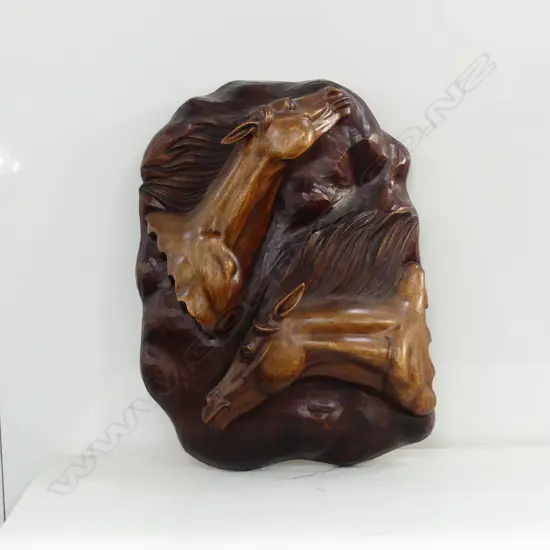CARVED WOODEN PANEL OF 2 HORSE HEADS, H. 500MM