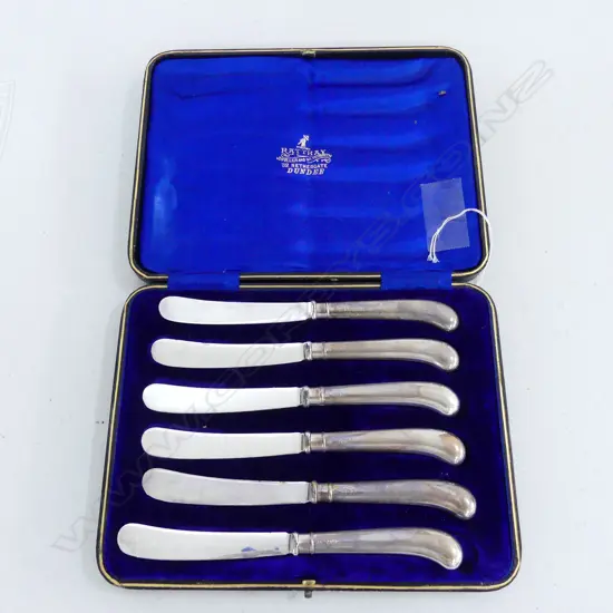 A CASED SET OF 6 STERLING SILVER PISTOL GRIP BUTTER KNIVES