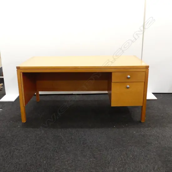MODERN TAWA DESK