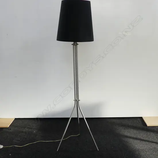 ITALIAN STYLE METAL STANDING LAMP, 1630MM