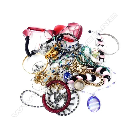 GOOD BAG OF COSTUME JEWELLERY