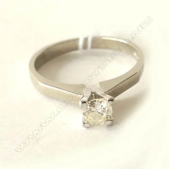 9CT WHITE GOLD DIAMOND SOLITAIRE RING 0.20CT