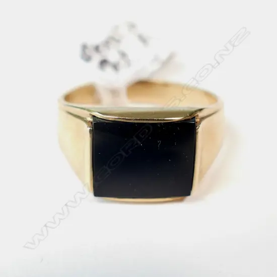 9CT ONYX GENTS SIGNET RING