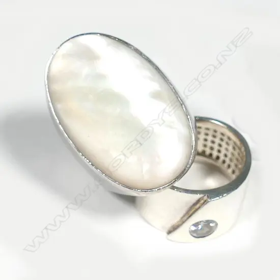 TWO SILVER RINGS, ONE SET WITH MOTHER OF PEARL