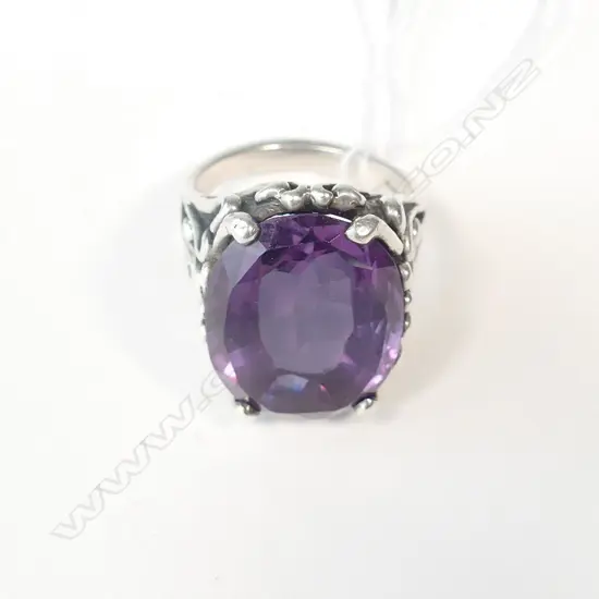 LGE AMETHYST & SILVER RING ART NOUVEAU STYLED SHOULDERS