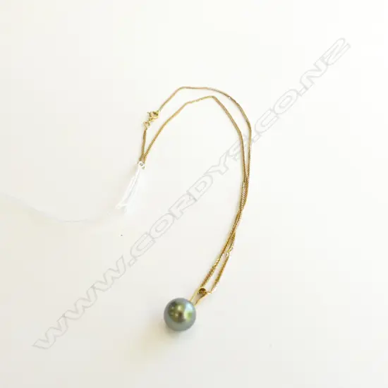 BLACK PEARL PENDANT 14CT GOLD BALE WITH 18CT GOLD CHAIN