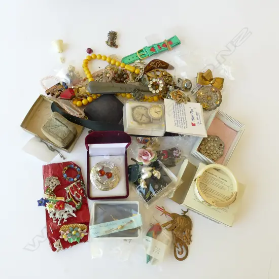 BOX LOT COSTUME JEWELLERY