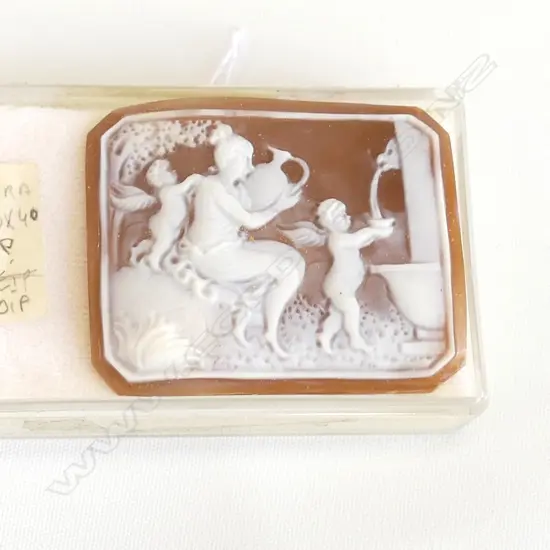 LARGE CAMEO - FINELY CARVED