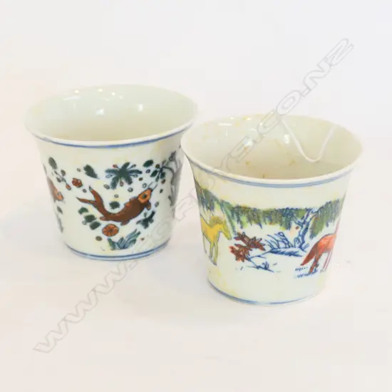 TWO CHINESE PORCELAIN BEAKER CUPS HORSE AND CARP 60MM H