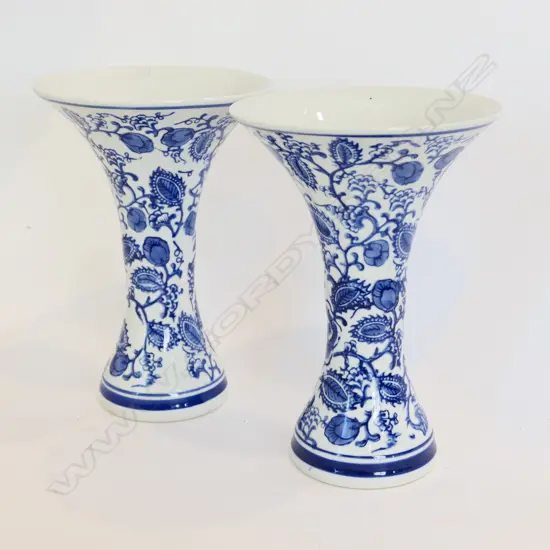 PR B/W ASIAN VASES 245MM H