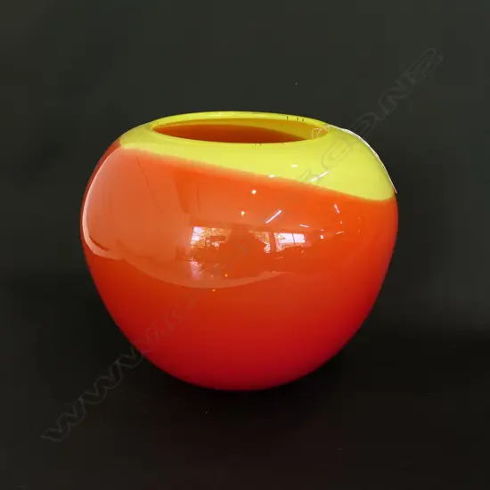 GARRY NASH LGE VASE RED/ORANGE & YELLOW H.220mm