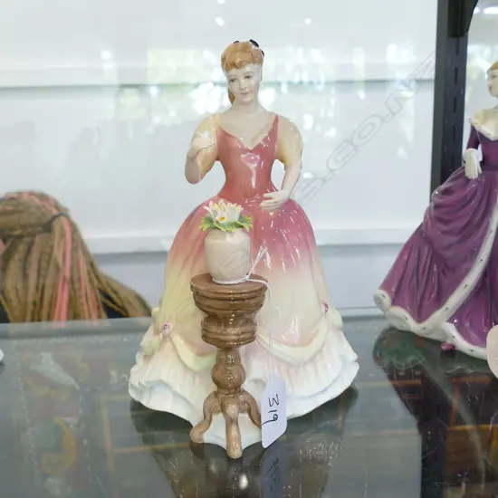 ROYAL DOULTON BOXED FIGURINE SARAH 220MM H