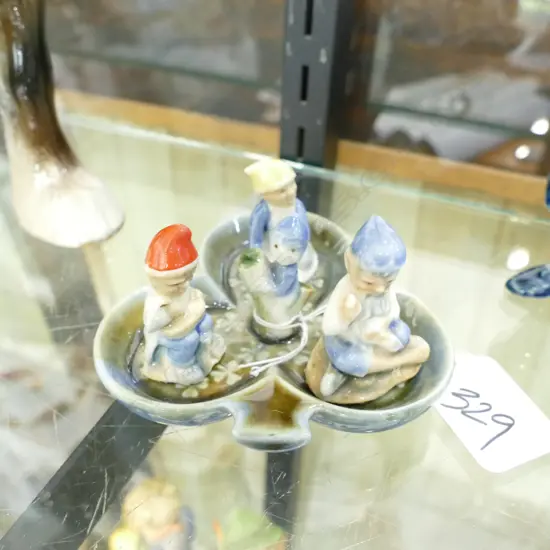 3 WADE 'LUCKY LEPRECHAUNS' 1956 + PIXIE/SHAMROCK PIN TRAY