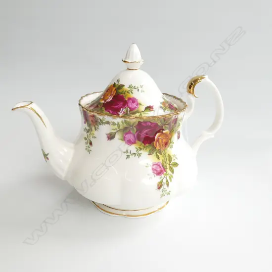 ROYAL ALBERT OLD COUNTRY ROSES MEDIUM TEAPOT
