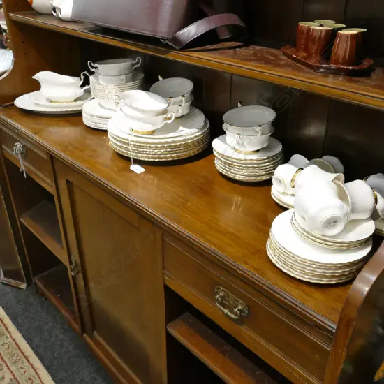 ROYAL ALBERT VAL DOR DINNER SERVICE