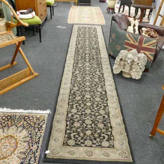 CONTEMPORARY MACHINE WOVEN BLACK RUNNER 800 X 4000