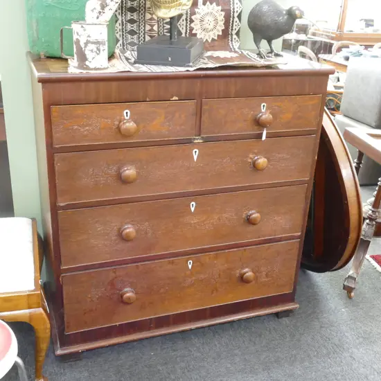 5 DRAWER CHEST AF LOSSES TO VENEER 1130MM H 1070MM W