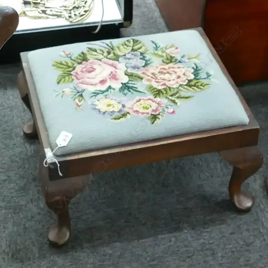 EMBROIDERED FOOTSTOOL 480MM L