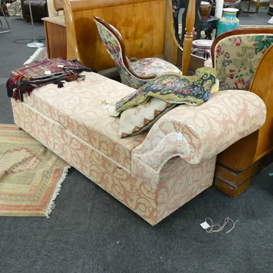 UPHOLSTERED DAY BED 1900MM L