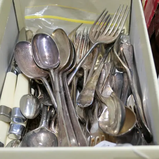 BOX LOT CUTLERY