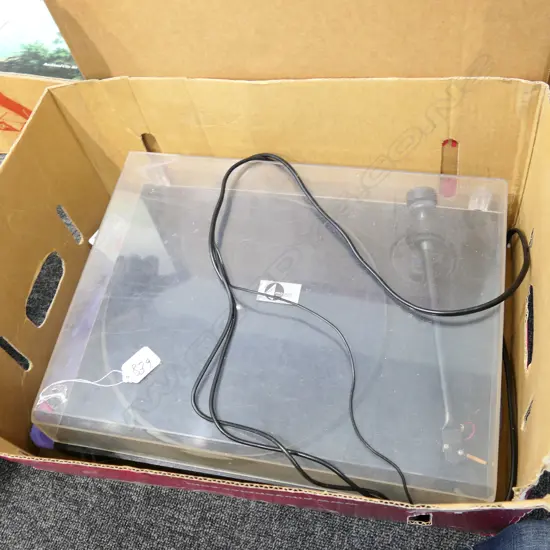 RECORD PLAYER - PRO-JECT AUDIO SYSTEMS - WORKING