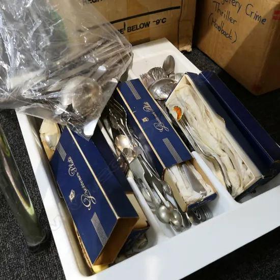 TRAY OF ASST VINTAGE CUTLERY SOME BOXED