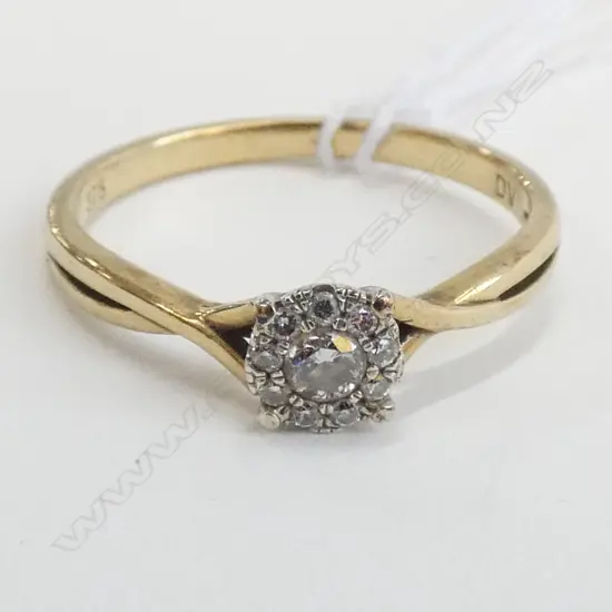 9CT & DIAMOND CLUSTER RING + VAL. CERT $599
