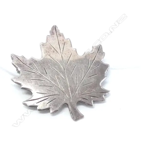 STG SILVER MAPLE LEAF BROOCH