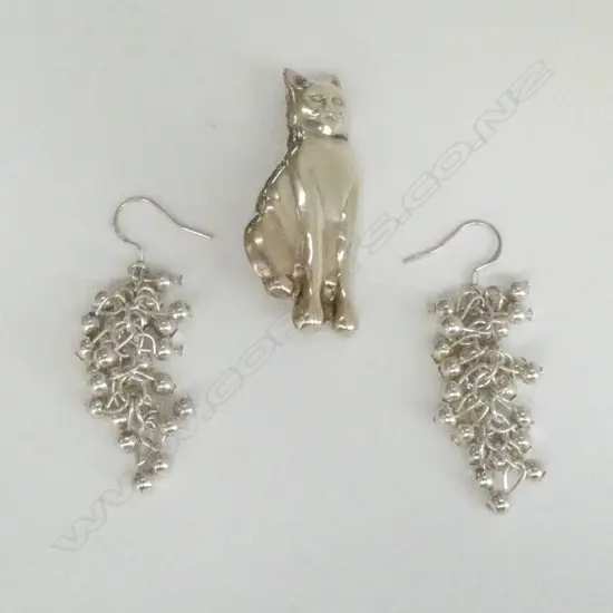 SILVER CAT BROOCH & SILVER DROP EARRINGS