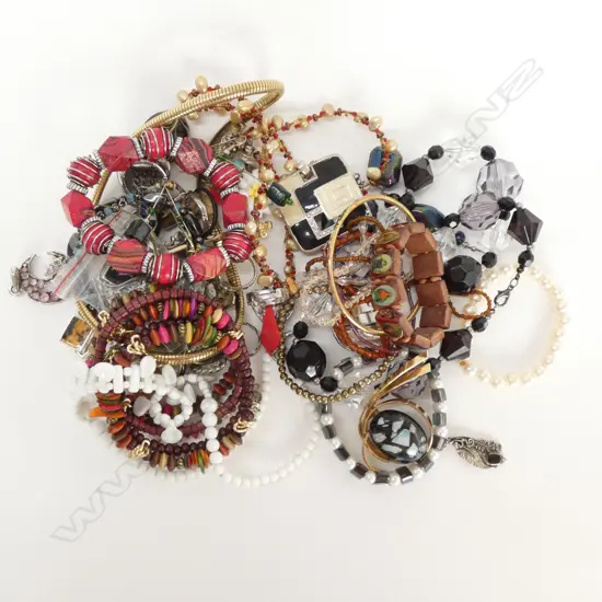 BAG GOOD COSTUME JEWELLERY