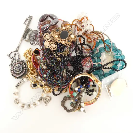 BAG GOOD COSTUME JEWELLERY