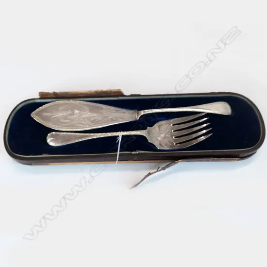 LARGE FISH SERVING FORK & KNIFE IN CASE (AF) L. 390MM